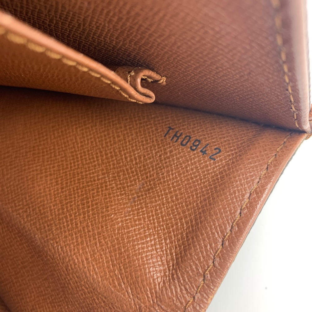 Louis Vuitton Brown Monogram Clutch with Tan Trim - Picture 10 of 16